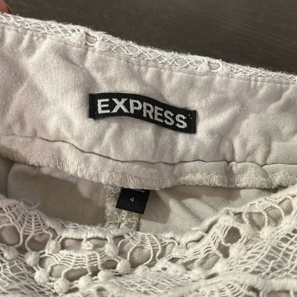 Express Size 4 White Cotton-Print High-Waist Side-Zip shorts With Pockets - Picture 10 of 10